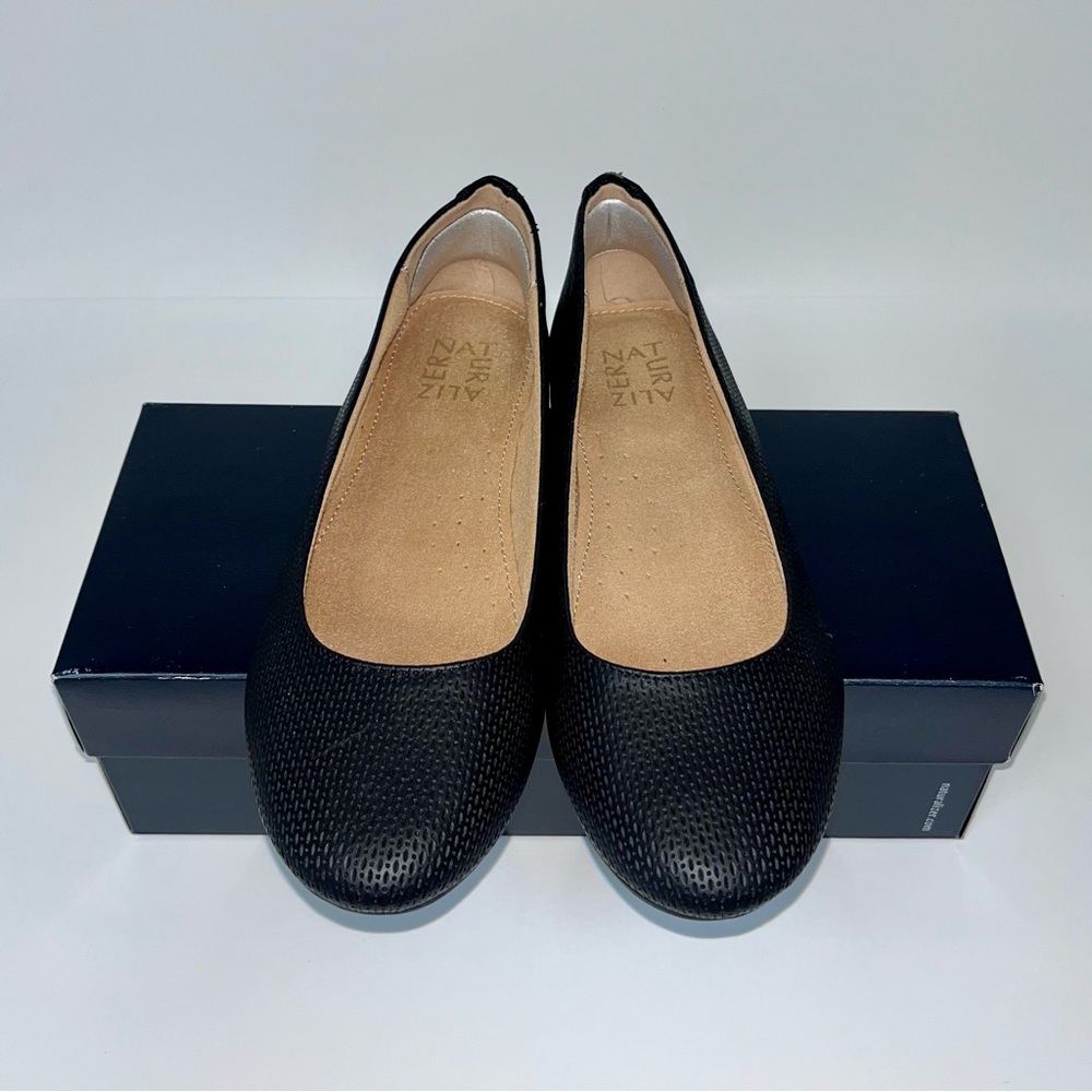 NWT Women’s Naturalizer Black Una Flat Shoes, Size 7.5 Narrow